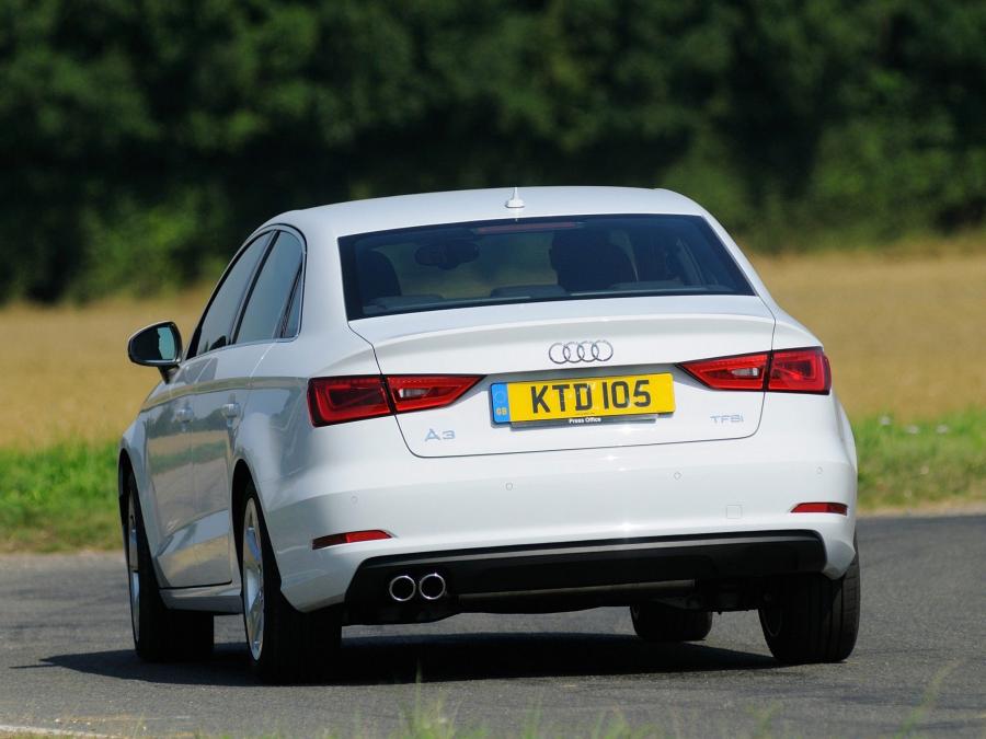  Audi A3 Sedan 2.0 TFSI (8V) 2013 года  (UK) (фото 4 из 17)